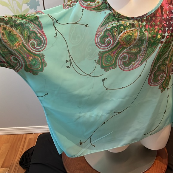 4/$20 Loose fit Batwing Style Top - Picture 2 of 6
